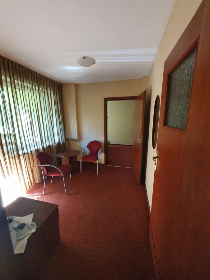 Hotel Graf Łask 外观 照片